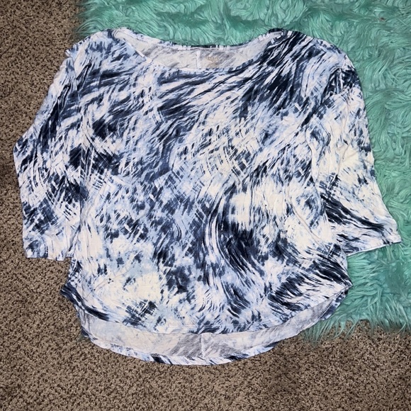 I am selling a mid sleeved tee-shirt from A.N.A, size medium. 100% Rayon. - Picture 1 of 4